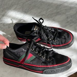 Black Gucci tennis shoes 37